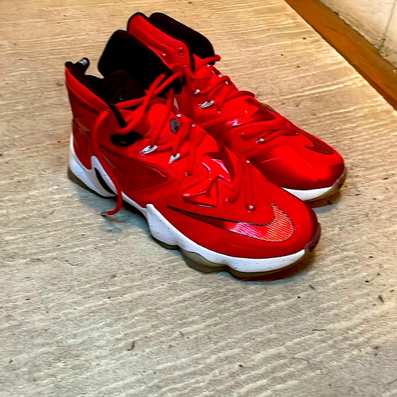 LeBron XIII size 9 1/2 slightly used but clean